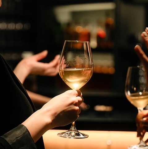 サプライズ・パーティー利用大歓迎♪写真映えする店内、貸切りOK！ワイン200種類以上