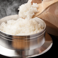 炊き立ての羽釜炊きご飯がおかわり自由