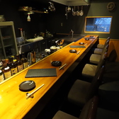 カウンター席には鉄板があり、目の前で調理工程を見ることができます！