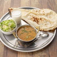 お買い物の合間に本格カレーをお楽しみください♪