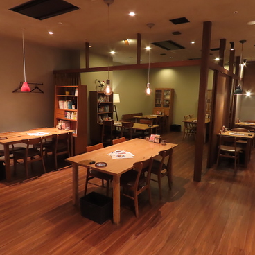 山本のハンバーグ SAKURA MACHI店の雰囲気1