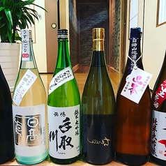 日本各地より取り寄せた厳選日本酒ございます。