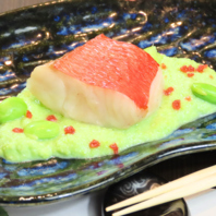 逸品料理を四季折々に合わせて提供いたします。