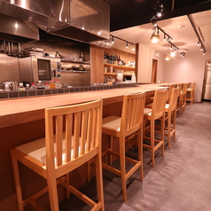 【カウンター席×16】