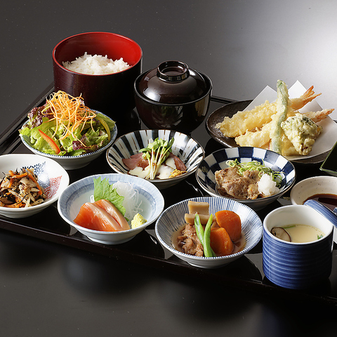 少人数向けBOX席から半個室,団体向けの座敷迄有！旬のランチ,季節メニューが愉しめる