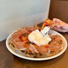 もちもちのナポリピッツァを堪能！お酒がススム！