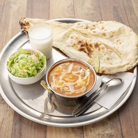 ご自宅でも本場の味を！カレーとナンのお持ち帰りOK★