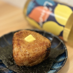 とろけるバターの焼きおにぎり