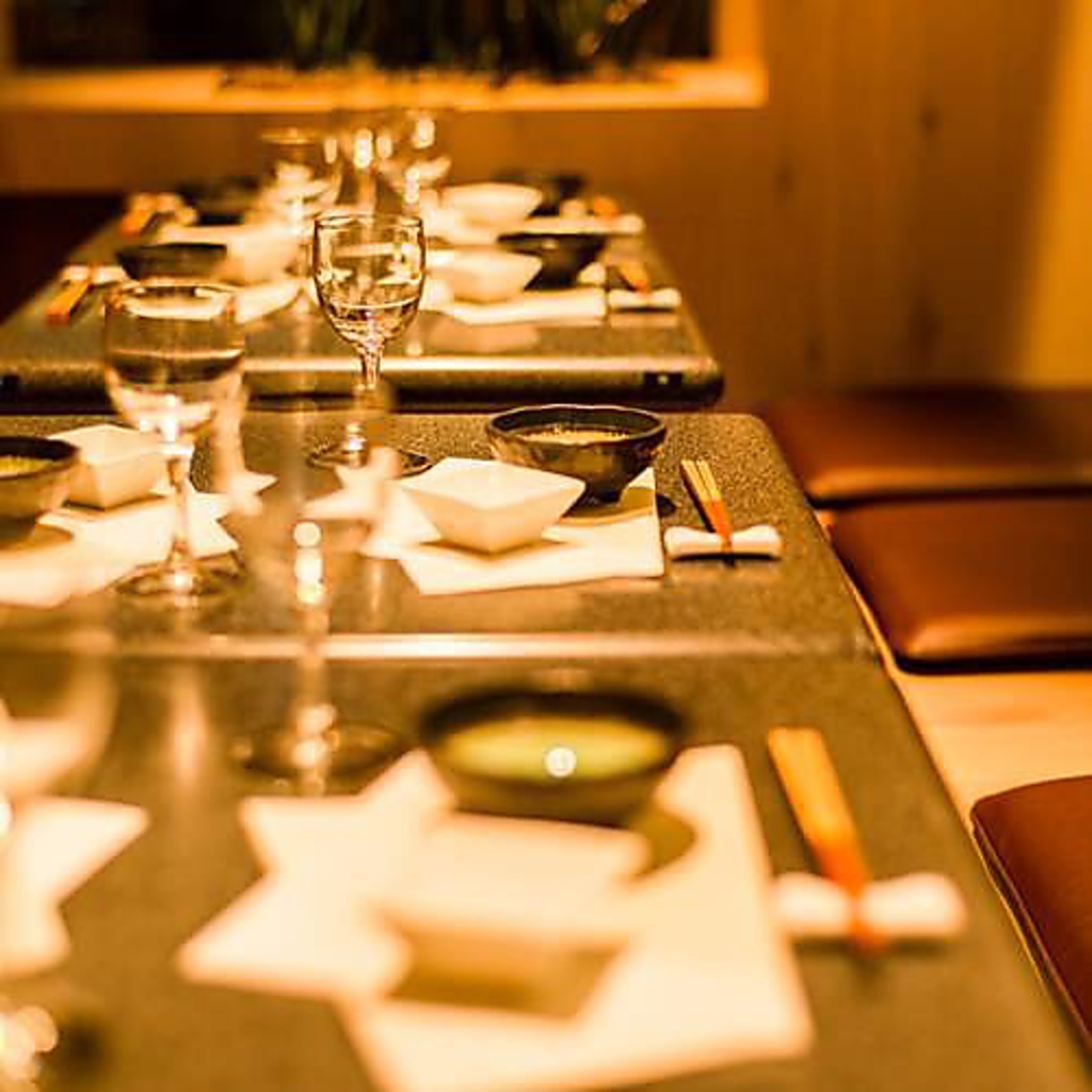 落ち着いた店内は大人数のご宴会や、少人数でのお食事にもピッタリ◎各種コースもございます！