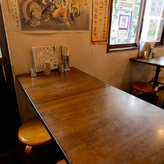 テーブル席(～2名様)：2人だけのテーブル席は、仲の良い友人やカップルにおすすめ。友人や同僚、恋人と特別な食事をお楽しみいただけます。