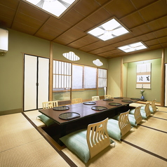 4名様から12名様まで可能の掘り炬燵式完全個室です。お祝い等特別な日の会食やお忍びの会食におすすめのお席です。