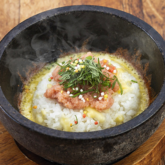 焦がしチーズとたっぷりたらこの石焼ご飯