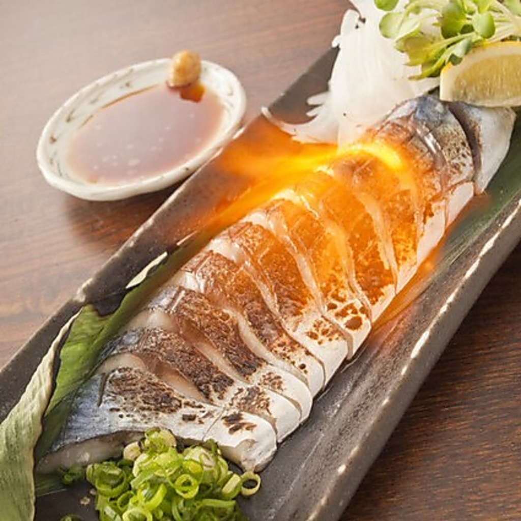 【アラカルトメニューも充実♪】豪快！炙り〆サバは絶品です♪