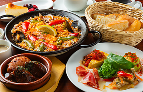 手作りにこだわる本格スペイン料理を、居心地抜群な隠れ家的空間で存分に味わえる！
