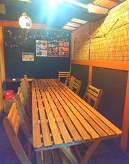 【テラス席】暖房設備＆こたつ完備の個室風コタツテーブル。4名様テーブル×2卓です。最大8名様までのご利用が可能◎テラス席のみペット同伴OKです。