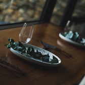 【多様なシーンに対応、心温まるおもてなし】ランチミーティングや会食、宴会・パーティなど様々なスタイルのお食事をご用意。ここでしか味わえない美食、風景をを堪能しながら、一期一会の大切なひとときを心を込めておもてなしいたします。ミーティングルームは10名様まで、店内貸切りは60名様まで可能です。