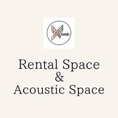 NABi(ナビ)は、韓国語で「蝶」という意味。「いつか誰かを笑顔にできることをしたい」「小さくても、自分の夢を形にしたい」そんな想いが、ここから静かに羽ばたいていけるように。NABiは、あなたの“はじめの一歩”を応援します。