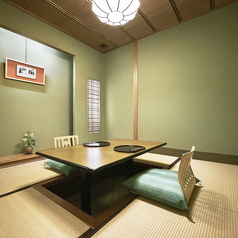 2名様から8名様まで可能の掘り炬燵式完全個室です。会社宴会や接待向けのお席です。