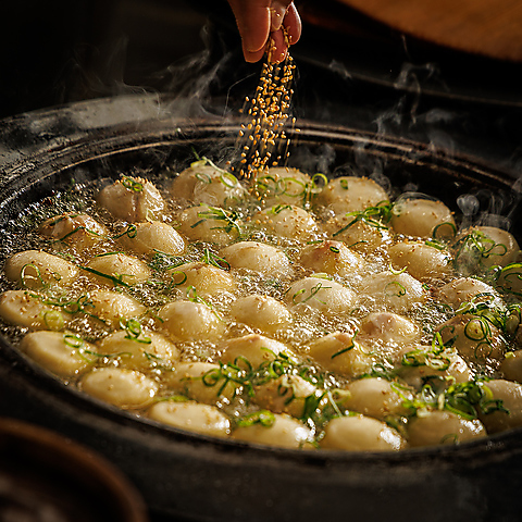 当店の焼小籠包は中国本土から招いた点心師がレシピを開発！毎日店内の厨房で手作り☆