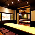 【広々掘りごたつ席】ご宴会やご会食にぴったりの掘りごたつ席です。ゆったりとお座りいただけるよう設えました。会社の宴会や気の合う仲間との飲み会など様々なシーンに最適です。