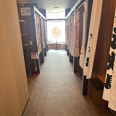 パーテンションで区切られた6名様まで利用可能な半個室ご用意しております！