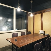 個室は4名様からご利用可能です！個室を二つ繋げて、最大16名様までご利用いただけます。ご希望の場合はお早めのごご予約がおすすめです。