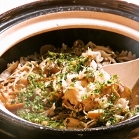 【土鍋で炊き立ての極上米は粒が立つ】