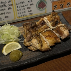 【炭の香りが食欲をそそる】ジューシーな肉の旨味を凝縮！香ばしさ際立つ「とりハラミ炭火焼き」の写真