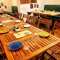 貸切可能です！着席時は最大３０名様、立食時最大４０名様まで収容可能です。各種宴会コースもございますのでぜひご予約ください！