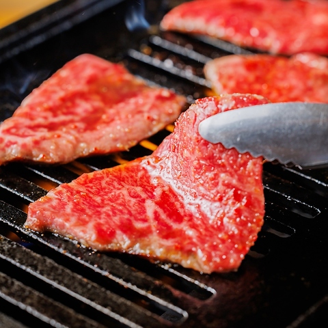 希少な牝牛の仙台牛の焼肉、厚切りの名物牛タン、贅沢なすき焼きを堪能するなら明月苑