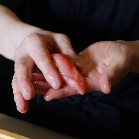 シャリの美味さは国境をも超える　今宵も最高の握りを皆様にご提供致します。