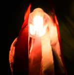 「灯りと布がつくる、静かに熱い夜。」