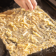 まるでアートなもんじゃ！スタッフがすべて焼き上げ☆