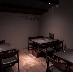 店内全体を貸切ることで宴会・パーティーにご利用いただけます。2階席はフロア貸切で最大15名様より貸切利用も可能◎会社の忘年会や歓送迎会、各種打ち上げなど、大人数での集まりに最適です。極上和牛の焼肉とワインで、賑やかな宴会をお楽しみください。詳細はご相談ください。