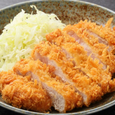 分厚く切った230gのジューシーなロース本来の旨みを味わう『ロースカツ定食』