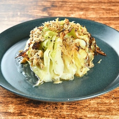 窯焼きキャベツと釜揚げしらす　アンチョビガーリックソース