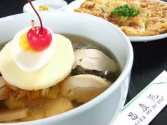 本場ソウルのスープが自慢の『冷麺』とごま油香る本格派チヂミ『パジョン』の写真