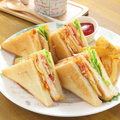 料理メニュー写真 ジオクラブハウスサンド　ポテト付き　GEO Clubhouse Sandwich with potatoes