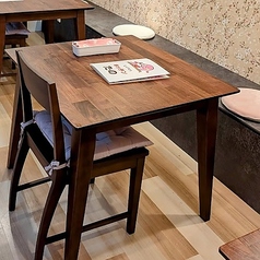 飲みに出る前にお料理だけ楽しみたいという方にもピッタリなお席です。ご友人と気になる定食やお料理をご注文ください!