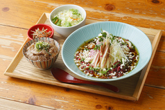 鬼おろし梅しそうどん または そば ＆ 選べるミニ丼