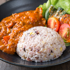 【満足感と健康を両立する特製カレー&パスタ】