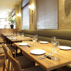 20名様の貸切にちょうどよい窓側のお席あり。最大50名様まで貸切も承ります★お問い合わせください！！(立食時：50名　着席時40名)