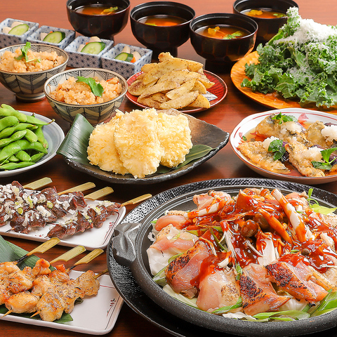 炭火で焼き上げたこだわりの串焼、アレンジを効かせた蕎麦前や季節感溢れるおばんざい