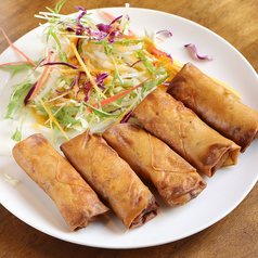 お酒との相性も抜群！サクサク食感と野菜たっぷりの餡がたまらない、店自慢の逸品「春巻(5本)」の写真