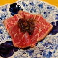 料理メニュー写真 黒毛和牛のたたき　青唐辛子の佃煮