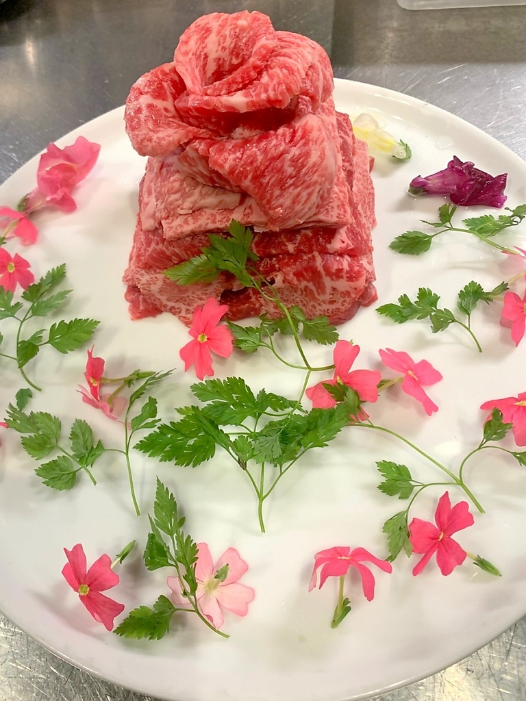 思い出に残る時を・・・。あなたのために心を込めて作った肉ケーキを大切な人へのプレゼントに。