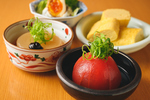 出汁しゃぶはもちろん、テーブルを彩るおばんざい料理も自慢。
