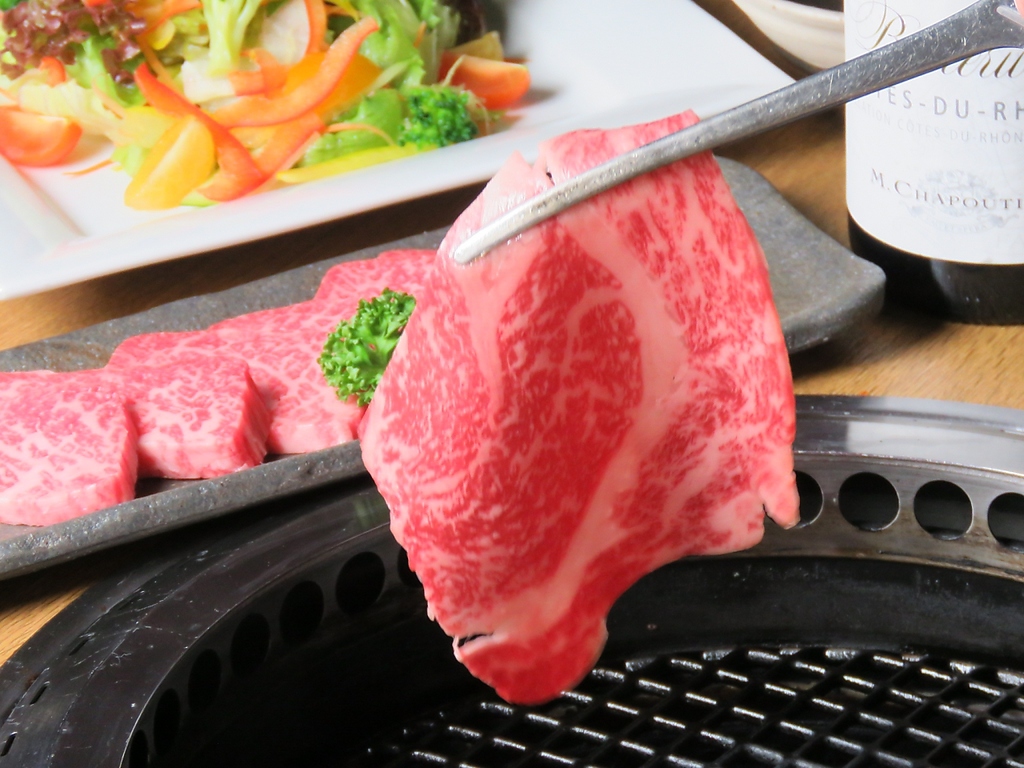 焼肉は焼き加減が命！！サッと炙ってもじっくり火を通すもよし！お好みの食べ方でお楽しみ下さい