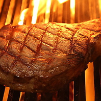 直火で豪快に焼き上げる◆上質な赤身肉のステーキを堪能