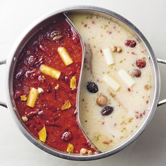大鍋：白湯スープと麻辣スープ（2色）／白湯スープ（1色）／麻辣スープ（1色）